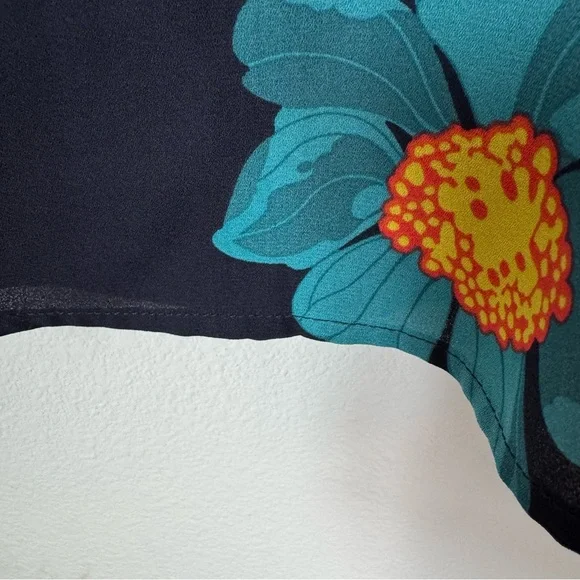 Banana Republic Navy Blue Floral Popover Blouse Size XS Polyester Buttons - Picture 11 of 14